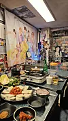 A ssambap (leaf wraps) dish and tofu with kimchi are served at Yoojung Sikdang in southern Seoul, a restaurant frequented by BTS members during their trainee days, on March 17. [SHIN HA-NEE]