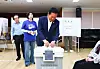 Jung Chung-rae, leader of the Democratic Party, votes in Seongsan-dong in Mapo District, western Seoul, on May 29. [JOINT PRESS CORPS]