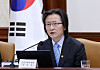 Fair Trade Commission Chairman Ju Biung-ghi speaks at a meeting of ministers related to managing market prices affecting people's livelihoods held at the government complex in Seoul on April 23. [NEWS1]