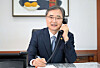 Minister of Foreign Affairs Cho Hyun speaks on a telephone in this file photo released by the ministry. [MINISTRY OF FOREIGN AFFAIRS]