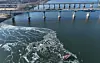A patrol boat cruises in the Han River in southern Seoul on Jan. 21. [YONHAP]
