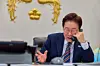 President Lee Jae Myung speaks on the phone with Anutin Charnvirakul, Thailand's prime minister, at the Blue House in Jongno District, central Seoul, on April 7. [YONHAP]