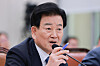 Unification Minister Chung Dong-young responds to an inquiry at a plenary session at the National Assembly in Seoul on April 15. [YONHAP]
