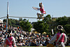 A tightrope walker puts on a performance during the two-day Seoul Circus Festival at Nodeul Island on May 4, on the eve of Children's Day. [YONHAP]