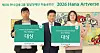 Hana Financial Group Chairman Ham Young-joo, center, poses for a photo with winners of the company’s Hana Artverse competition at Hana Bank’s headquarters in central Seoul on April 17. [HANA FINANCIAL GROUP]