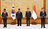 President Lee Jae Myung, center left, and Indonesian President Prabowo Subianto, center right, poses for a photo after an MOU signing ceremony on cooperation regarding critical minerals at the Blue House in central Seoul on April 1. [JOINT PRESS CORPS]