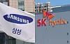 Samsung Electronics flag, left, and SK hynix's Icheon headquarters in Gyeonggi [YONHAP]