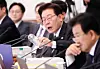 President Lee Jae Myung holds a polyethylene terephthalate can at a Cabinet meeting at the Blue House on April 28. [YONHAP]