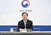 Finance Minister Koo Yun-cheol speaks to reporters at a press conference held at the government complex in Sejong on May 11. Koo said that opportunities from the semiconductor boom should not be derailed by labor-management conflict at Samsung Electronics as its labor union demands higher bonuses. [MINISTRY OF ECONOMY AND FINANCE]
