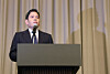 Chung Yong-jin, chairman of Shinsegae Group, speaks during a press conference at the Josun Palace Hotel in Gangnam District, southern Seoul, on May 26. [YONHAP]