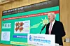 An English lecture is translated into Korean, with the translation shown as captions on the screen, during Pusan National University's 80th Anniversary special lecture on Feb. 4. [PUSAN NATIONAL UNIVERSITY]
