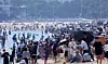 People crowd Haeundae Beach in Busan as day time high rose nearly 30 degrees Celsius (86 degrees Fahrenheit) on May 17. [YONHAP]