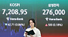 A screen in Hana Bank's trading room in central Seoul shows the Kospi closing at 7,208.95 points on May 20, down 62.71 points, or 0.86 percent, from the previous trading session. [NEWS1]