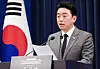 Presidential chief of staff Kang Hoon-sik speaks during a briefing at the Blue House in Jongno District, central Seoul, on March 18. [JOINT PRESS CORPS]