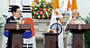 President Lee Jae Myung, left, alongside Indian Prime Minister Narendra Modi during a summit in New Delhi on April 20. [YONHAP]