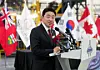 Presidential chief of staff Kang Hoon-sik, left, speaks to employees as he visits Martinrea International, in Woodbridge, Ontario, Canada, on Monday, June 1, 2026. [AP/YONHAP]