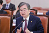 Foreign Minister Cho Hyun speaks during a plenary session of the diplomacy and unification committee at the National Assembly in Yeouido, western Seoul, on March 17. [YONHAP]