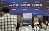 A screen at Woori Bank's dealing room in Jung District, central Seoul shows the Kospi opening on April 30. [YONHAP]