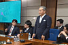 Former Interior Minister Lee Sang-min, center, attends his trial on charges of playing a key role in the martial law imposition at the Seoul Central District Court in southern Seoul on Feb. 12. [YONHAP]