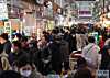 Shoppers are seen crowding a traditional market in Seoul in this file photo from Feb. 13. [YONHAP]
