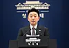 Kang Hoon-sik, chief of staff to the president, gives a briefing at the Blue House on March 6 on efforts to help Korean nationals return from the United Arab Emirates and secure crude oil supplies. [JOINT PRESS CORPS]
