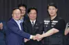 Following Samsung Electronics wage negotiations held at the Gyeonggi Regional Employment and Labor Office in Jangan District, Suwon, Gyeonggi, on May 20, Samsung Electronics' management negotiator Yeo Myung-koo, left, Labor Minister Kim Young-hoon, center, and Choi Seung-ho, head of the Samsung Electronics chapter of the Samsung Group United Union, shake hands after signing a tentative agreement. [KIM SUNG-RYONG]
