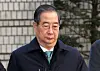 Former Prime Minister Han Duck-soo attends his trial on charges of abetting an insurrection at the Seoul Central District Court in Seocho District, southern Seoul, on Jan. 21. [NEWS1]