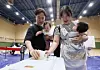 Voters cast their ballots with their children at a polling station set up at an indoor sports center in Dobong-dong, Dobong District, Seoul, on the morning of June 3, the day of the 9th nationwide local elections. [NEWS1]