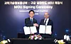 Korean Deputy Prime Minister and ICT Minister Bae Kyung-hoon, left, and Google DeepMind CEO Demis Hassabis pose for a photo after signing a memorandum of understanding on AI cooperation at the Four Seasons Hotel in central Seoul April 27. [MINISTRY OF SCIENCE AND ICT]