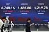 Figures for the Kospi, dollar-won currency and Kosdaq exchanges are shown on a digital board in the Woori Bank main branch in Jung District, central Seoul, on April 30. [YONHAP]