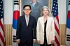 Korea's First Vice Foreign Minister Park Yoon-joo, left, and U.S. Under Secretary of State for Political Affairs Allison Hooker pose for a photo before their talks at the State Department in Washington, on May 19. [YONHAP]
