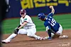Ko Jun-hwi of the NC Dinos, right, steals second base against the Kiwoom Heroes during the clubs' KBO regular-season game at Gocheok Sky Dome in Seoul on April 23. [NC DINOS]