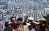 Seoul's apartments are seen from Mount Namsan on May 29. [NEWS1]