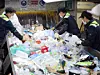 Workers sort recyclable waste at a recycling center in Dobong District, northern Seoul, on Jan. 26. [NEWS1]
