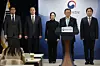 Justice Minister Jung Sung-ho briefs reporters at the Seoul's government complex on March 14 regarding Korea’s victory in an international investment dispute filed by Schindler. [YONHAP]