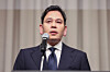 Chung Yong-jin, chairman of the Shinsegae Group, apologizes over the Starbucks Korea ″Tank Day″ controversy at the Josun Palace hotel in Gangnam District, southern Seoul, on May 26, 2026. [YONHAP]