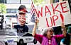 Protesters chant outside the federal courthouse during proceedings in the trial of Elon Musk VS. OpenAI in Oakland, California, on May 12. [AFP/YONHAP]