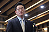 Chong Won-o, the head of Seongdong District, holds a farewell ceremony at the district's office on March 4. [NEWS1]