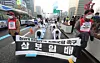 Nonregular workers at the presidential office protest, calling for job security guarantees, at Gwanghwamun Square in Jongno District, central Seoul, on Dec. 29, 2025. [YONHAP]