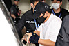 An alleged key drug supplier linked to infamous trafficker Park Wang-yeol boards a police vehicle at Incheon International Airport on May 1. [NEWS1]