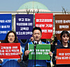 Members of the Korean Federation of Teachers' Associations (KFTA) call for better protections for educators at a press conference held outside the National Assembly in Yeouido, western Seoul, on April 15. [NEWS1]