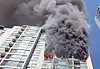 Fire breaks out in an apartment building in Uiwang, Gyeonggi, on April 30. [NEWS1]