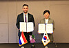 Netherlands Minister for Food Security, Fisheries and Horticulture Silvio Erkens, left, and Minister of Agriculture, Food and Rural Affairs Song Mi-ryung pose for a photo after upgrading the memorandum of understanding on bilateral agriculture cooperation on May 21. [YONHAP]