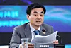 Defense Minister Ahn Gyu-back speaks during the first meeting of the Future Defense Strategy Committee held in Jinhae, South Gyeongsang, on May 26. [JOINT PRESS CORPS]