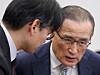 National Security Adviser Wi Sung-lac, right, speaks with a presidential official during President Lee Jae Myung's meeting with senior aides at the Blue House in central Seoul on Feb. 5. [YONHAP]