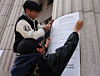 Students at Hankuk University of Foreign Studies post a banner protesting their school's tuition hike of 3.19 percent on the pillar of a campus building in Dongdaemun District, eastern Seoul, on Jan. 19. [NEWS1]