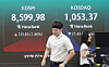 A screen in Hana Bank's trading room in central Seoul shows the Kospi opening on June 1. [NEWS1]