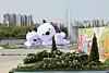 An installation set up at Ilsan Lake Park in Goyang, Gyeonggi, on April 23, as part of the international flower festival held from April 24 to May 10. [YONHAP]