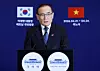 National Security Adviser Wi Sung-lac gives a press conference on the results of President Lee Jae Myung’s state visit to Vietnam at a hotel in Hanoi on April 23. [JOINT PRESS CORPS]