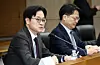 Industry Minister Kim Jung-kwan, left, speaks at a meeting of a government committee on the implementation of a strategic investment memorandum of understanding between Korea and the United States on Feb. 13. [YONHAP]